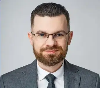 Mężczyzna w garniturze – zdjęcie profilowe eksperta